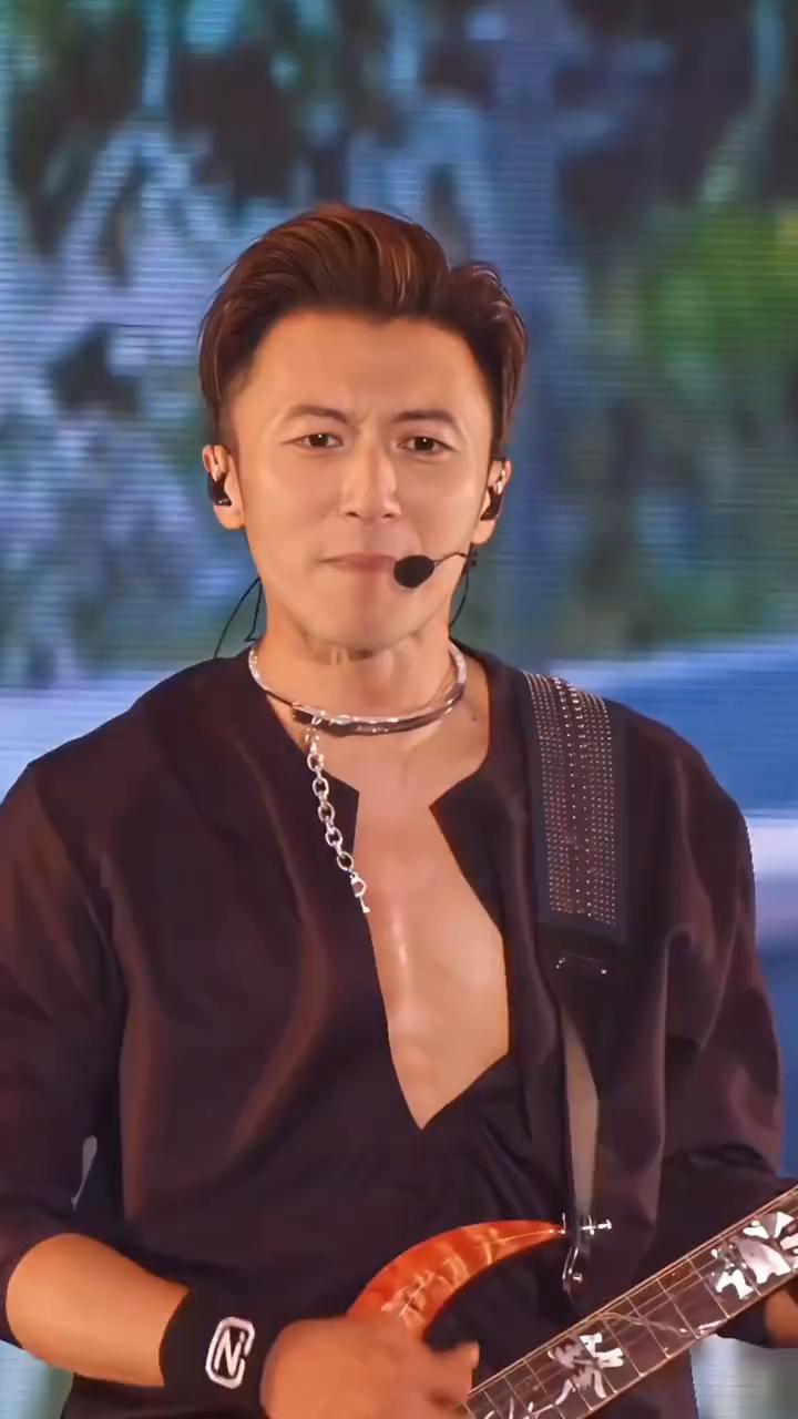 原来匆匆那年里，渣男陈寻的灵感来源居然是谢霆锋。电影匆匆那年，影视歌的发行年份都