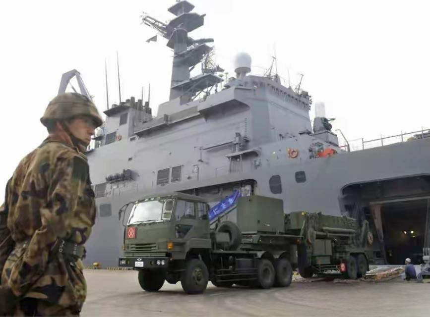 日本军队最擅长偷袭，甲午海战，日俄战争，珍珠港战役都是这样成功的，现在日本陆军装