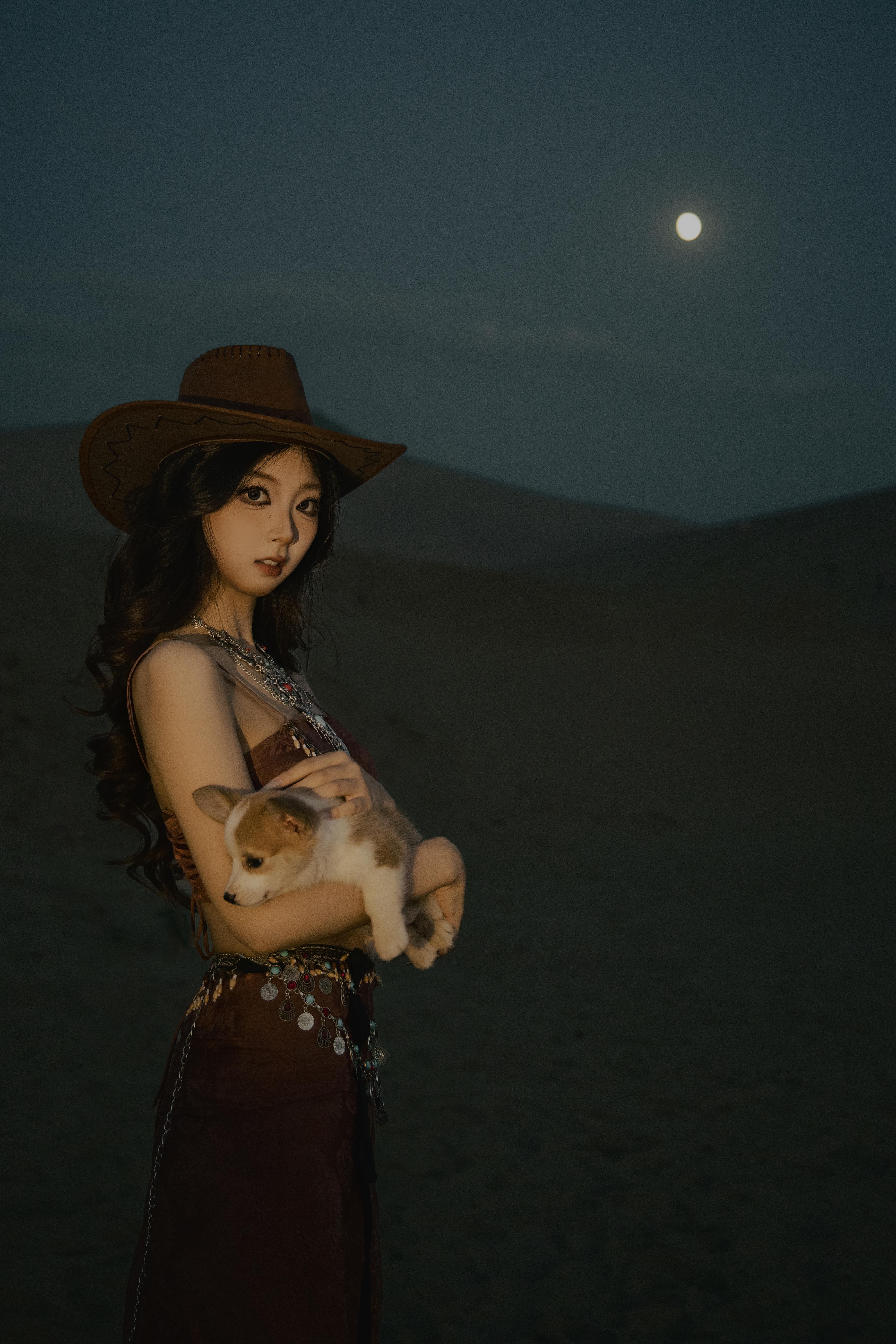 敦煌夜景西部女郎写真来袭，异域风情满满❗。