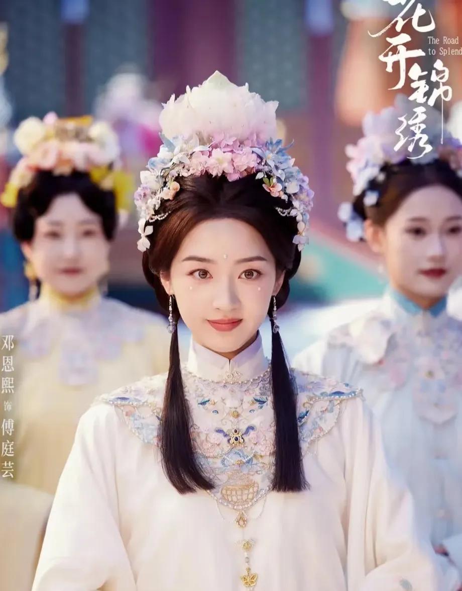 明代的千金大小姐真好嘎。
比如，邓恩熙演的明代女子，还是嫡系千金大小姐。
剧里，