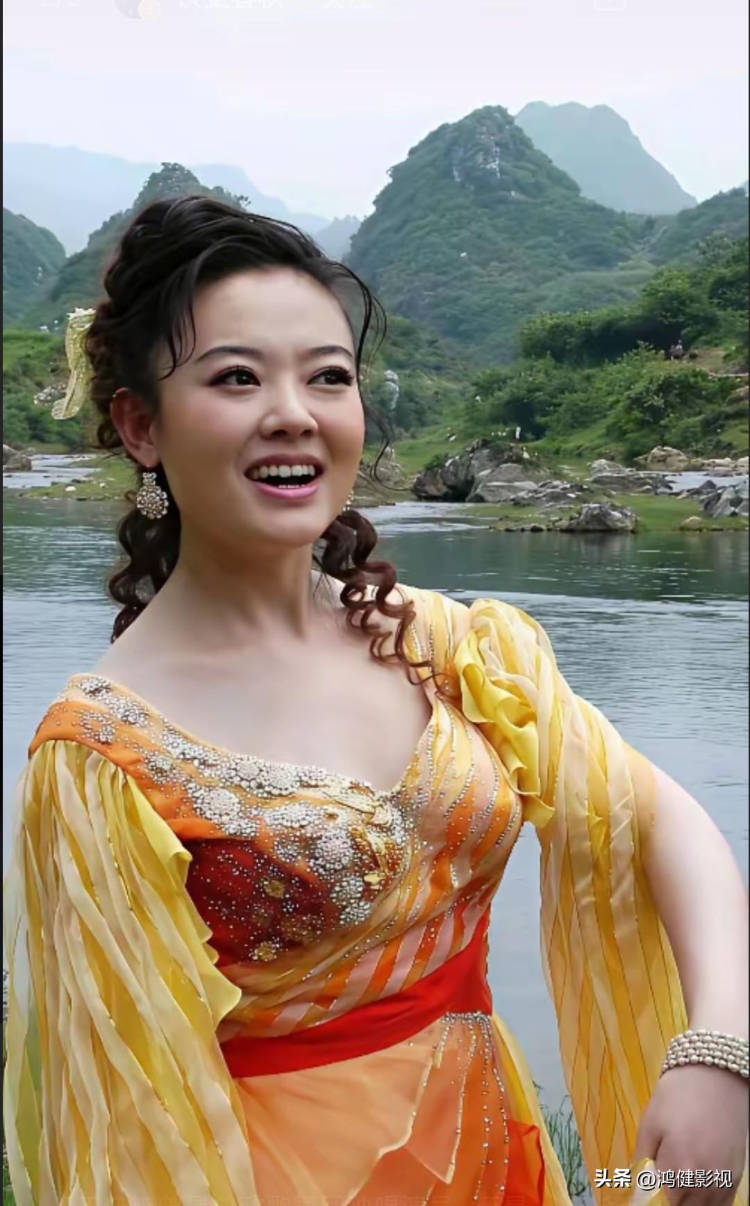 大家还记得这位女歌手吗？
 她今年46岁，山东济南人，毕业于解放军艺术学院音乐系
