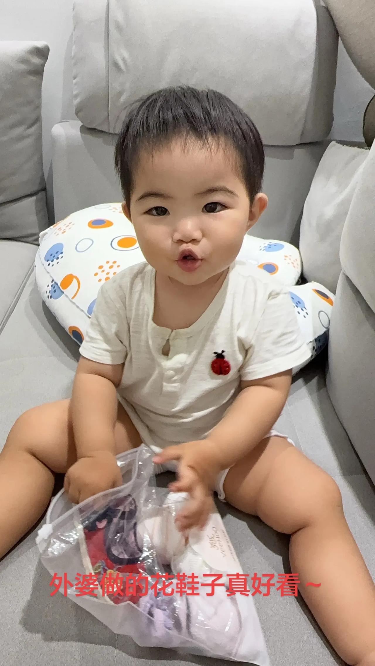 【看看我的小花鞋】外婆做的鞋子真漂亮｜人类幼崽越养越上头真的特甜