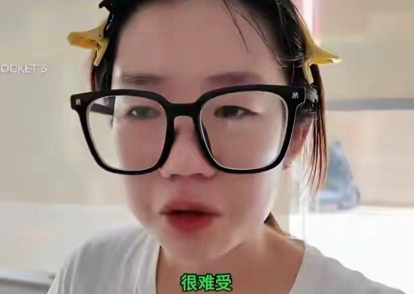 她还在等马来亚大学的录取通知。

可这件事最让人后怕的，不是谁的声音更大，而是私