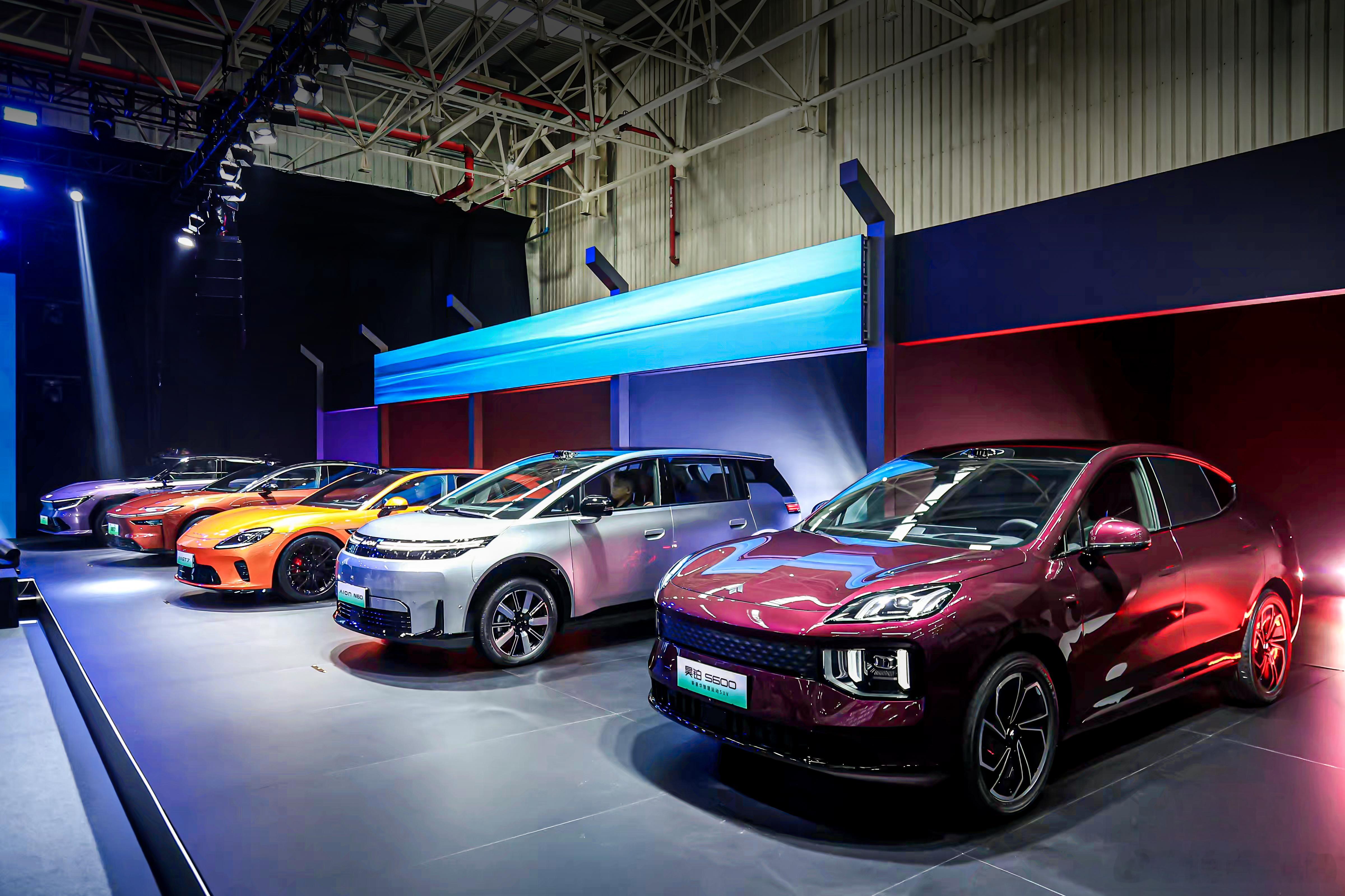 广汽集团第 3000 万辆整车下线，右舵传祺 M8 PHEV 交付泰国车主，同步