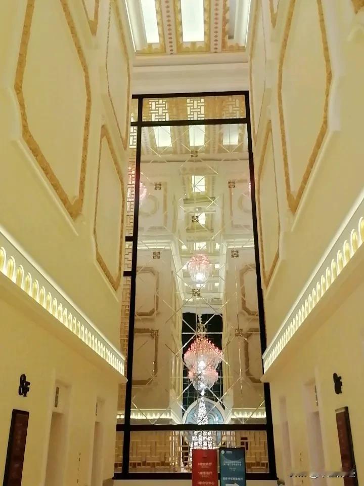 看到这种富丽堂皇、高端大气的景象，那感觉就像掉进蜜罐里，美好惬意直接拉满！

奢