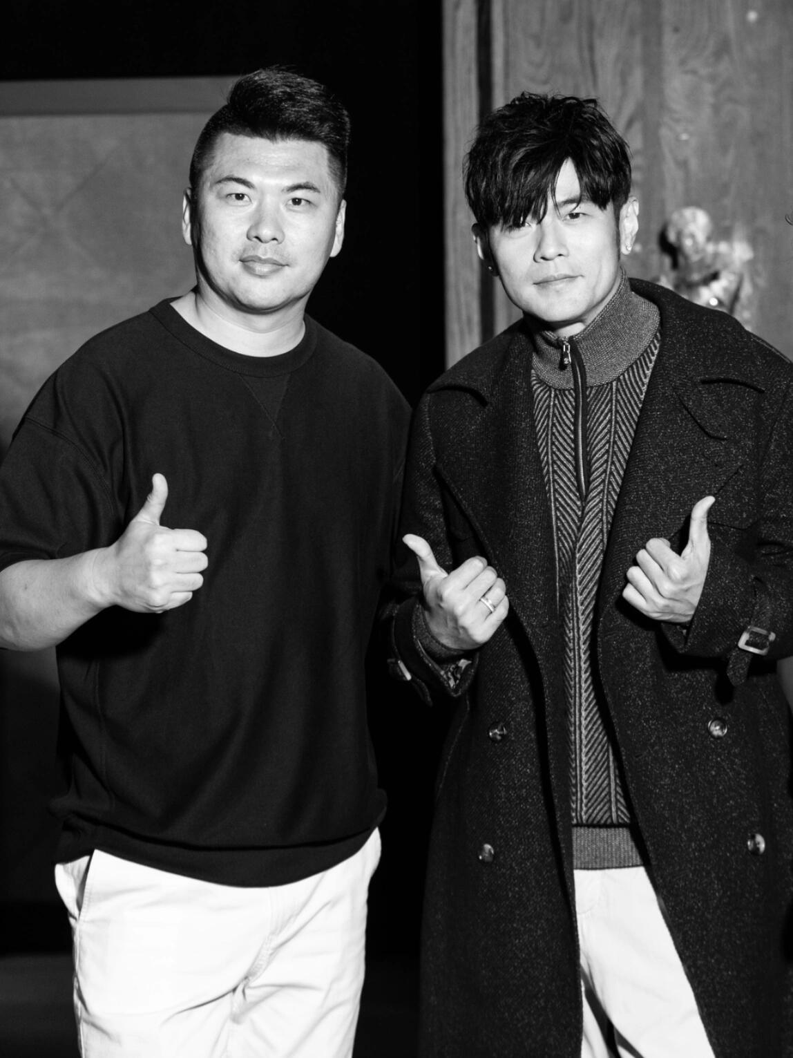 杰伦拍摄《LEON》杂志时的合照cr.东京皓 ​​​