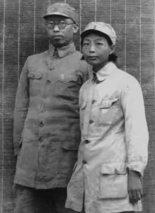 1937年，罗荣桓与林月琴结婚，两人恩爱无比，谁知几个月后，林月琴以为战死的前夫