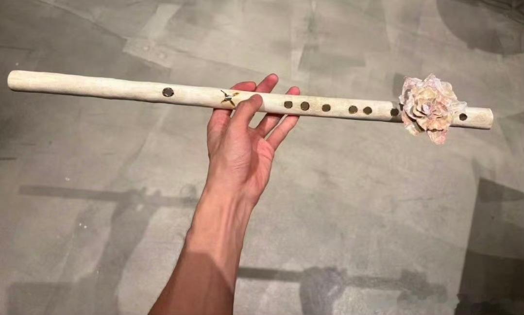 易烊千玺工作留痕山花变成笛子需要几步?答案是四步，请看下图！ 
