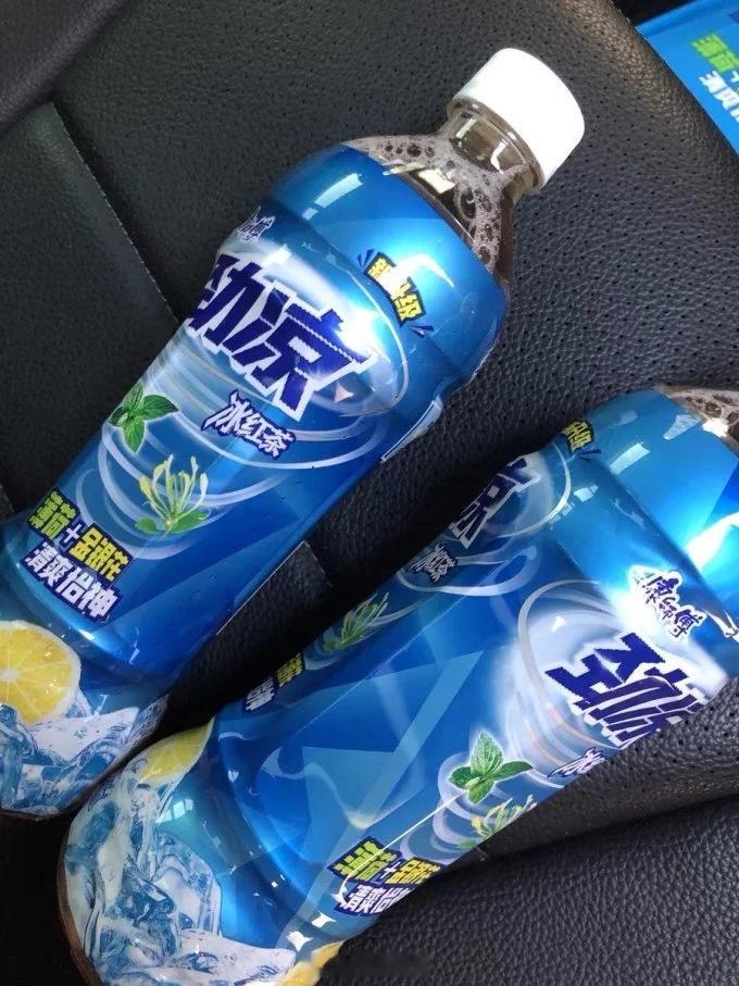 康师傅冰红茶卖不动了还记得高中老喜欢喝了，特别是清凉蓝色包装的劲凉，更好喝，每次