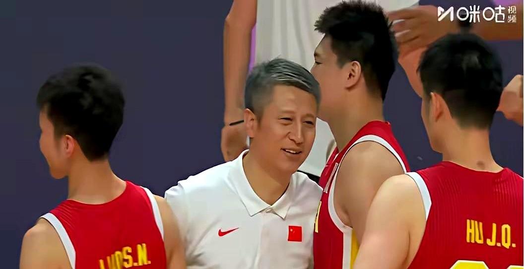 从中国男篮两输韩国男篮的比赛中看到中国男篮队员的技术水平那是真的差呀。

该观点