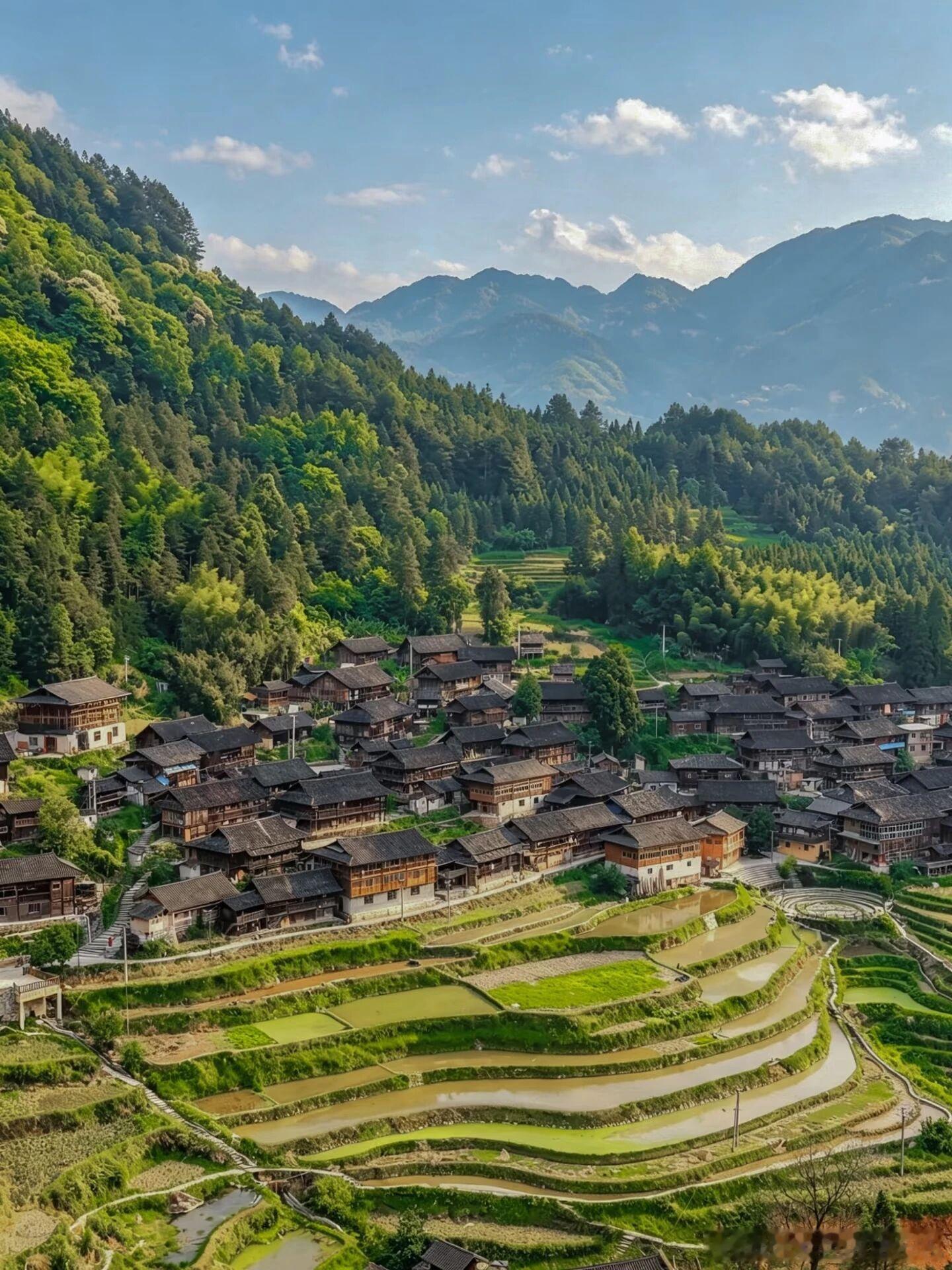 在贵州深山里，藏着一个 0 游客 0 商业的原始古寨 —— 怎雷村。它坐落在层层