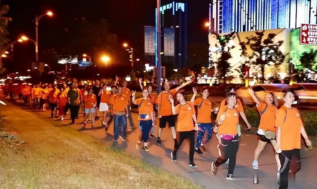 暴走团好像已经成了一仲公共危害？暴走团占道的问题，本质是公共资源分配和规则意识的