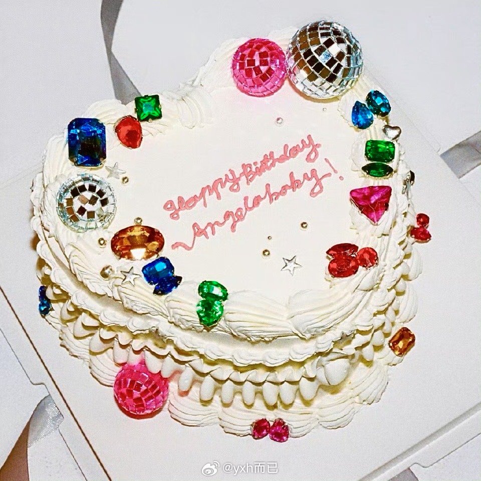 Angelababy37岁了鼻姐生日快乐，美女多少岁都是美女！ 