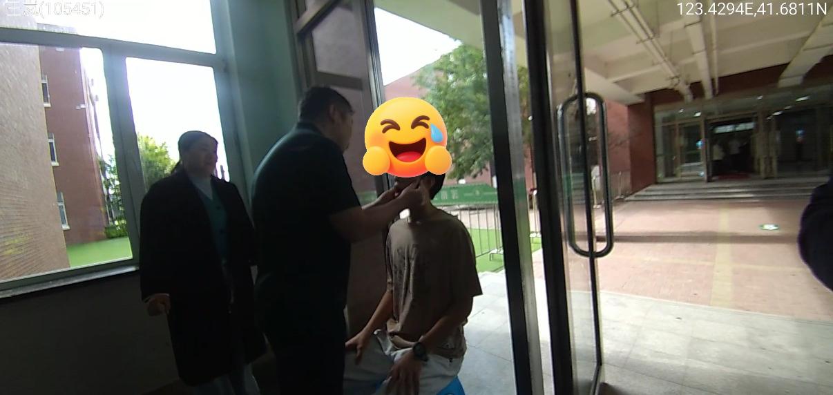 高考生打个哈欠，下巴“掉了”！沈阳民警当场“摇人”：谁家家长是医生？！



打