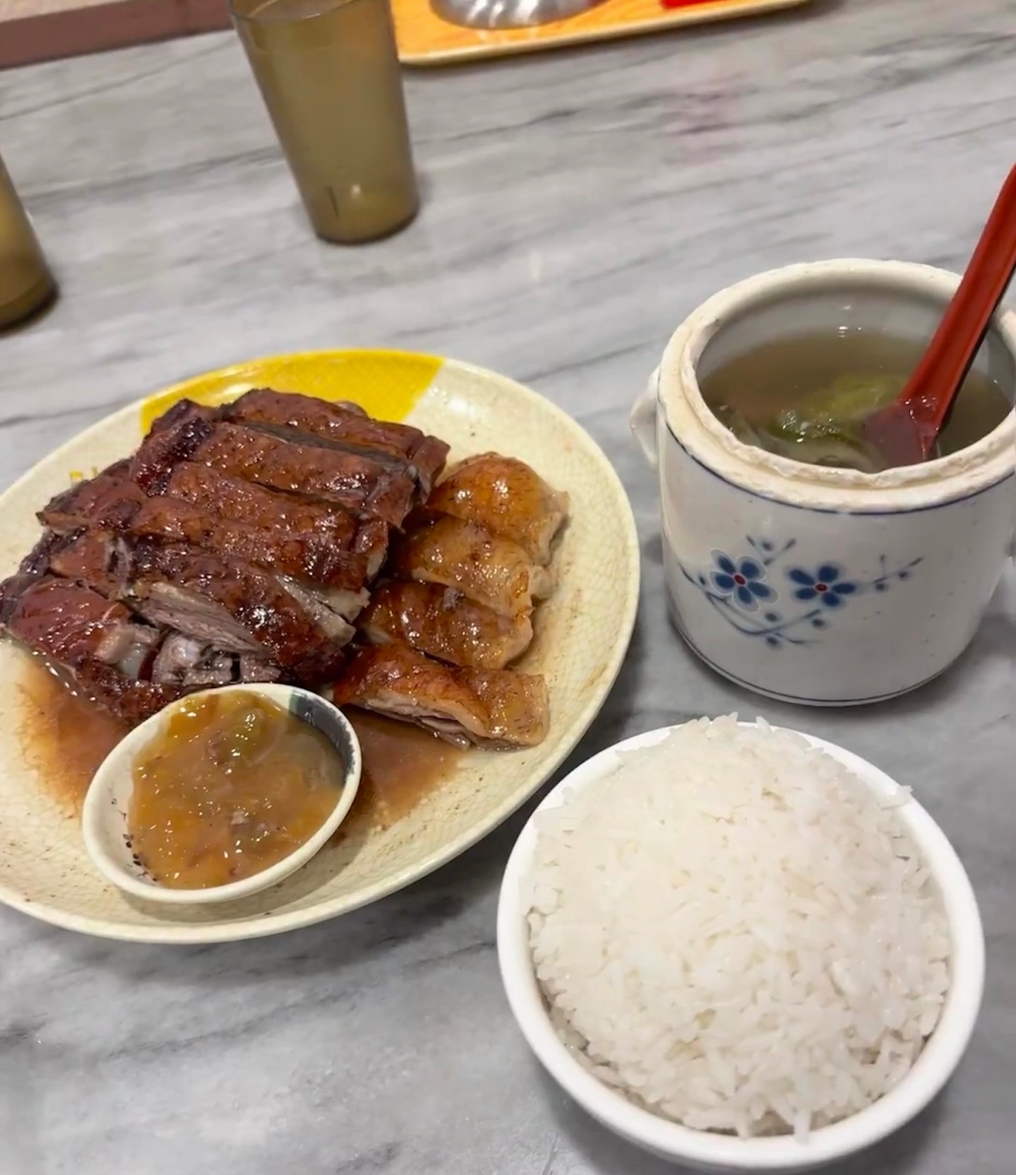 行情震荡，先吃饭黄金黄金金价金价暴跌黄金该买还是该卖 实战大师-老贺