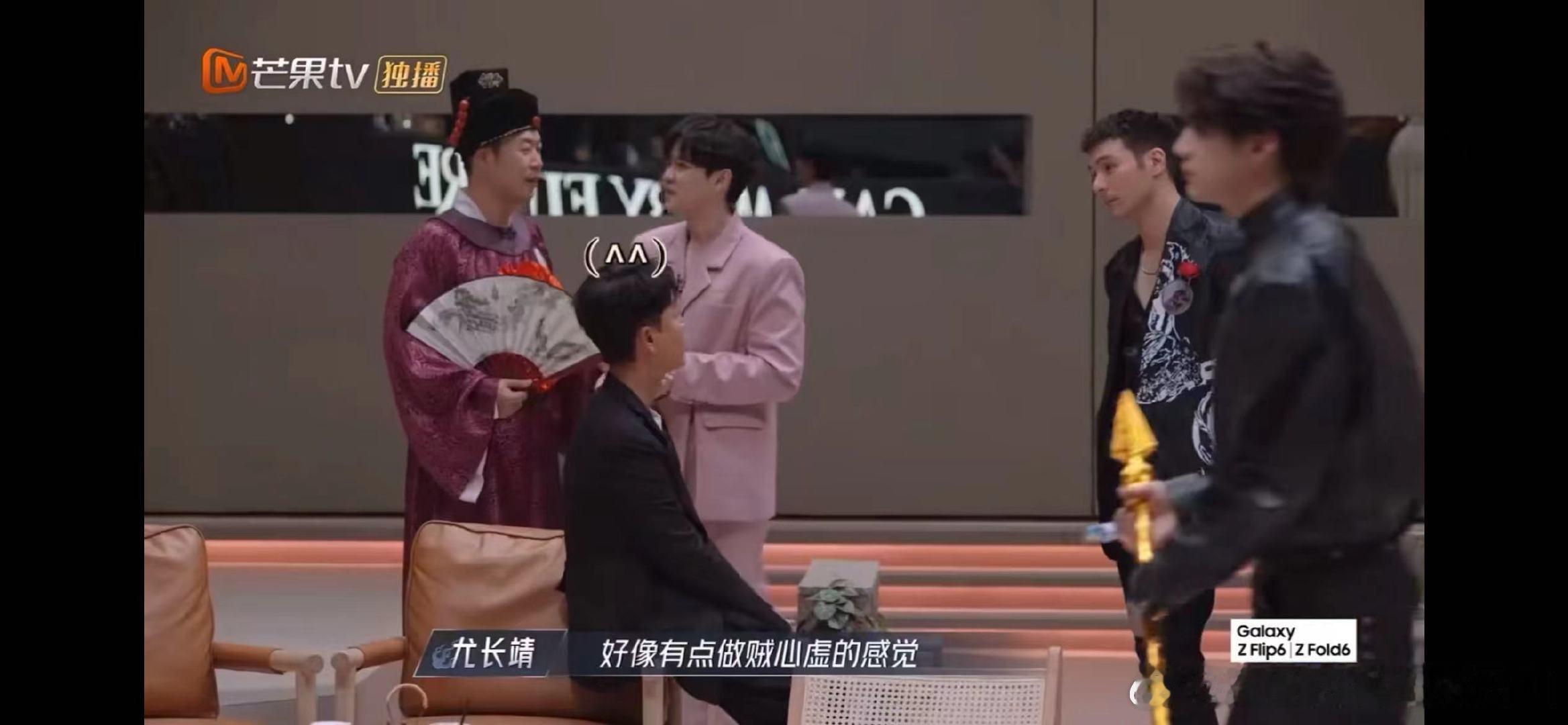 #最萌的尤长靖挑最猛的李克勤#尤长靖这家伙真是太逗了！长着一张能融化人心的萌脸，