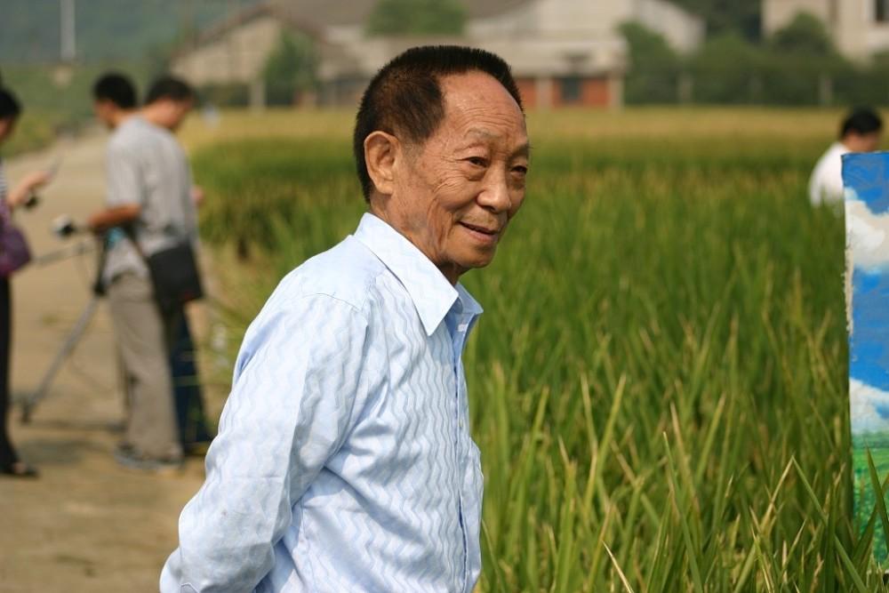 [微风]1997年，一位女生来袁隆平的水稻研究所面试，作为面试官的袁隆平看了她完