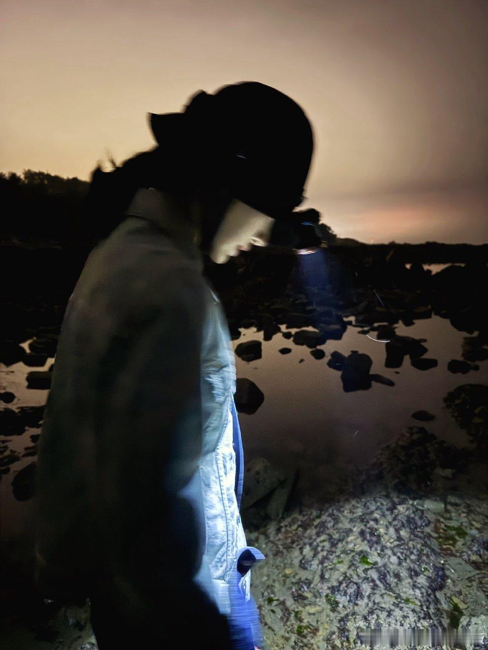 田曦薇赶海晒照 田曦薇小怪兽针织帽 田曦薇赶海晒照啦 ​​​
