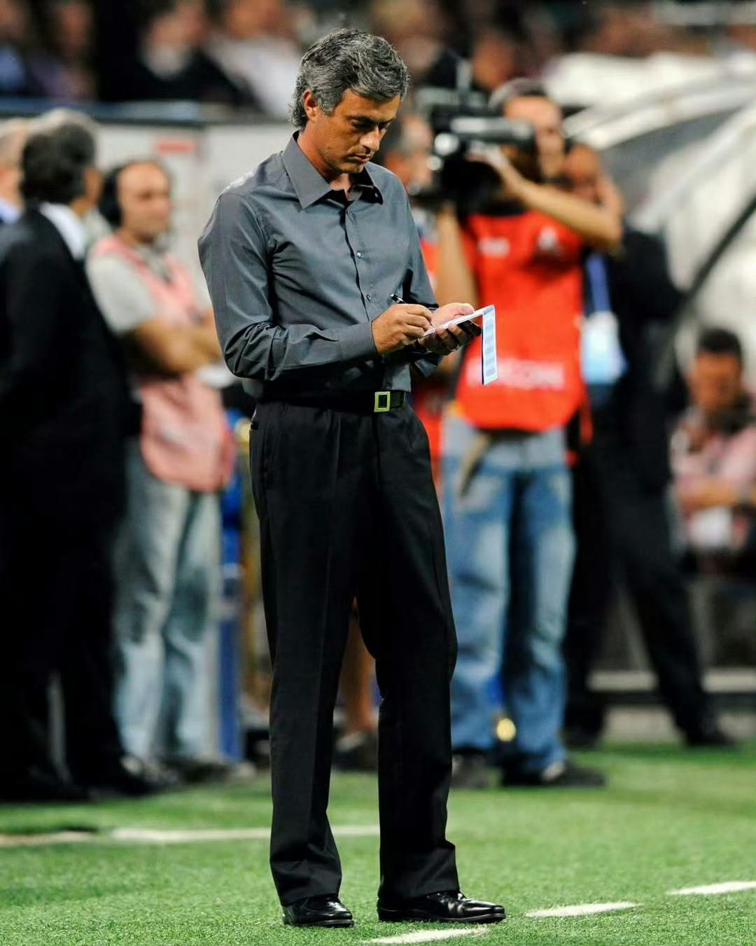 罗马诺独家消息：穆帅向身边人透露，渴望再度执教皇马，但双方现阶段暂无任何实质性进