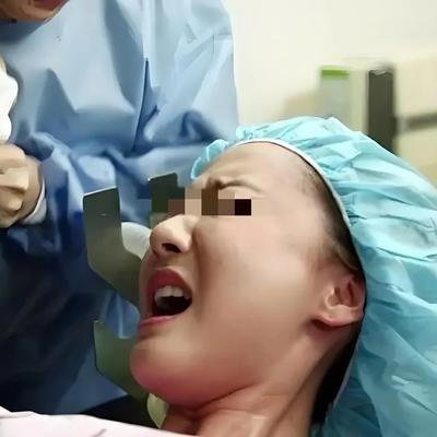 “渣男界的天花板！”安徽阜阳，女子在医院生孩子，剖腹产后疼痛难忍一直哭，直接把丈