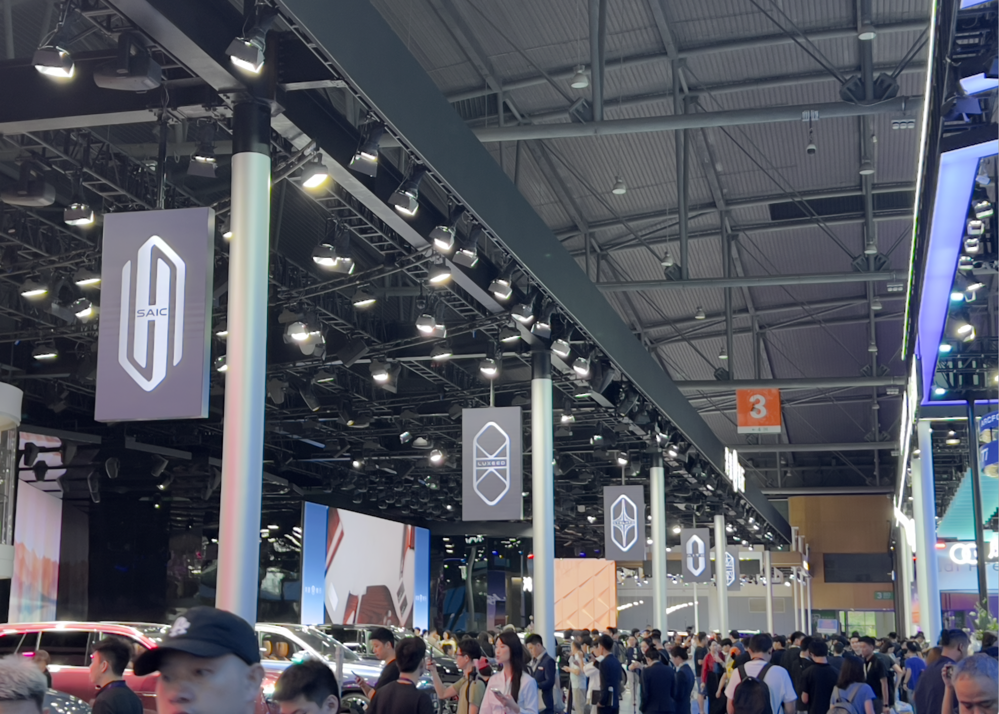 电车渗透率破60%、出口超700万辆、L3级车上路，2025年中国车市有哪些关键词？