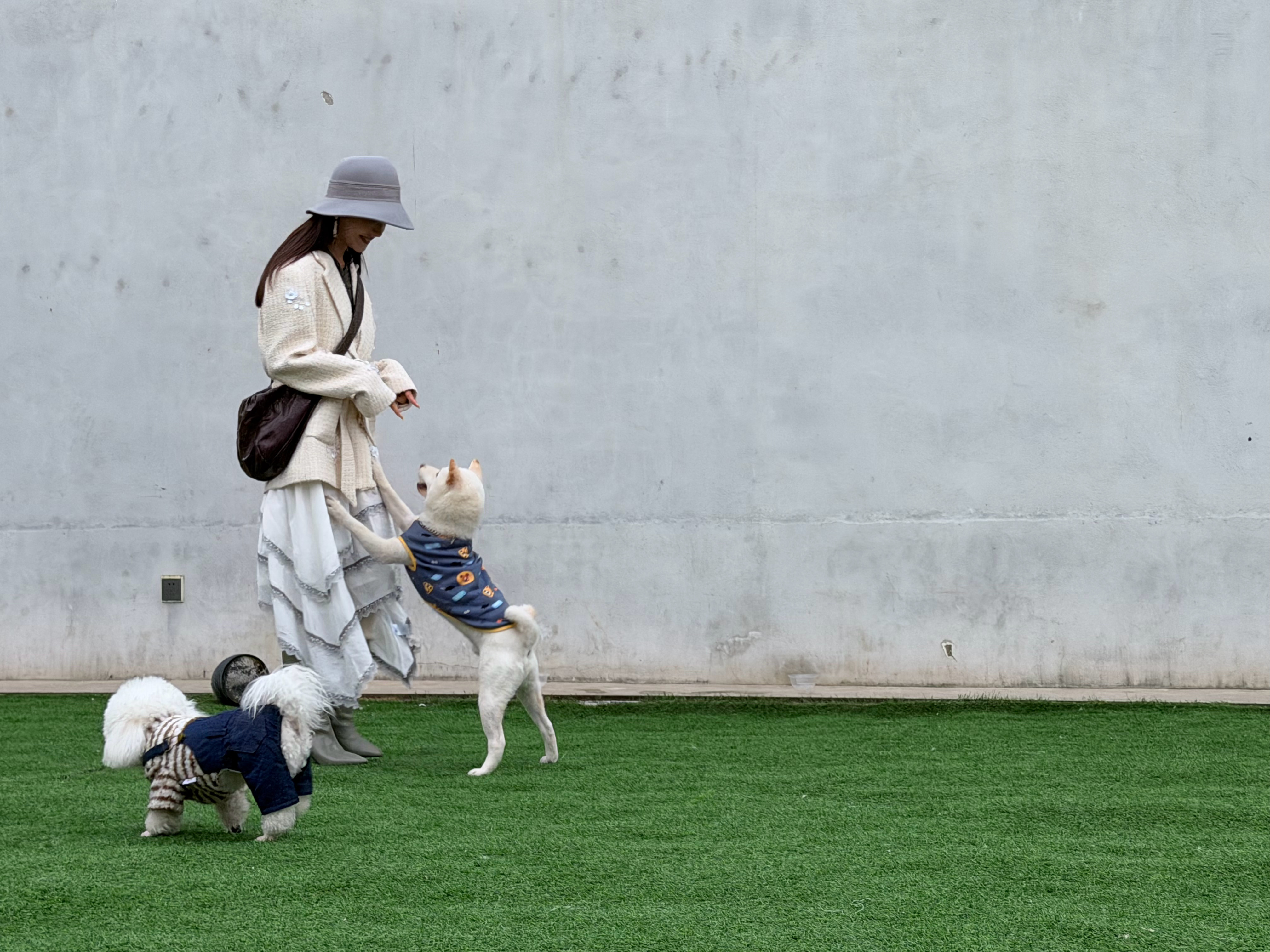 哇，姜贞羽参加《无限超越班》的路透，好期待！当年看创造营我就特别喜欢她的颜值，干