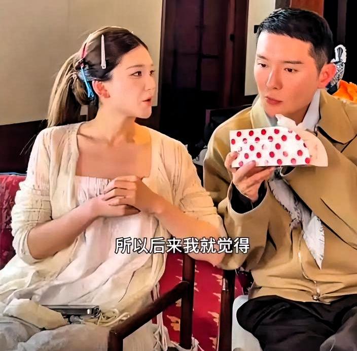 赵露思在刘冲直播间说了一句话，我听完整个人都舒服了。

她说自己不爱去红毯。状态