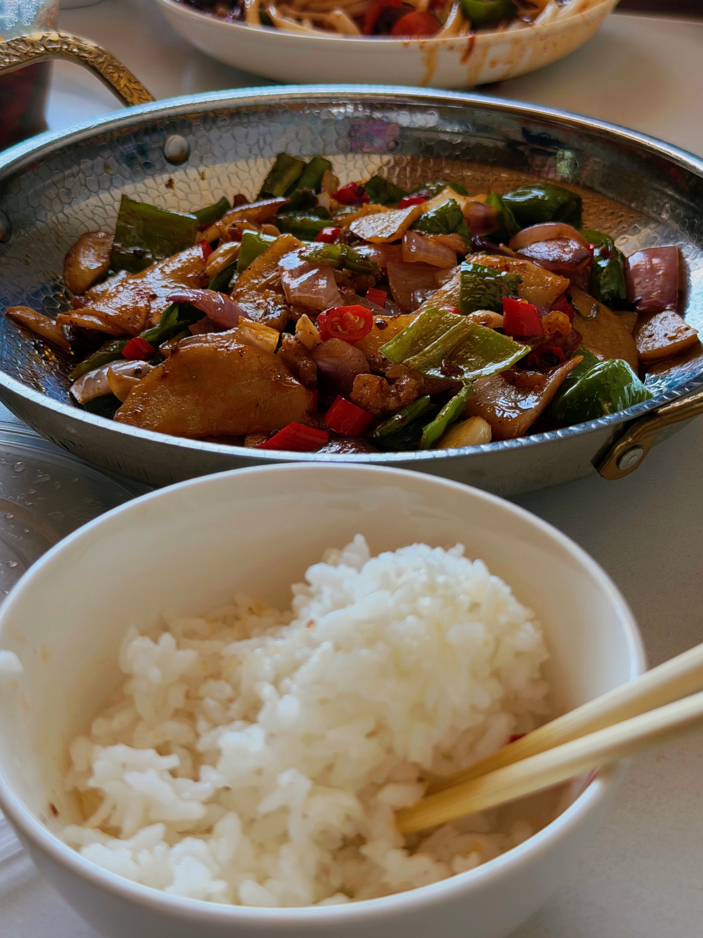 我算是悟了，不出甘肃应该是离不开面条的本人已经严重不中了从新疆开问界M6 自驾回