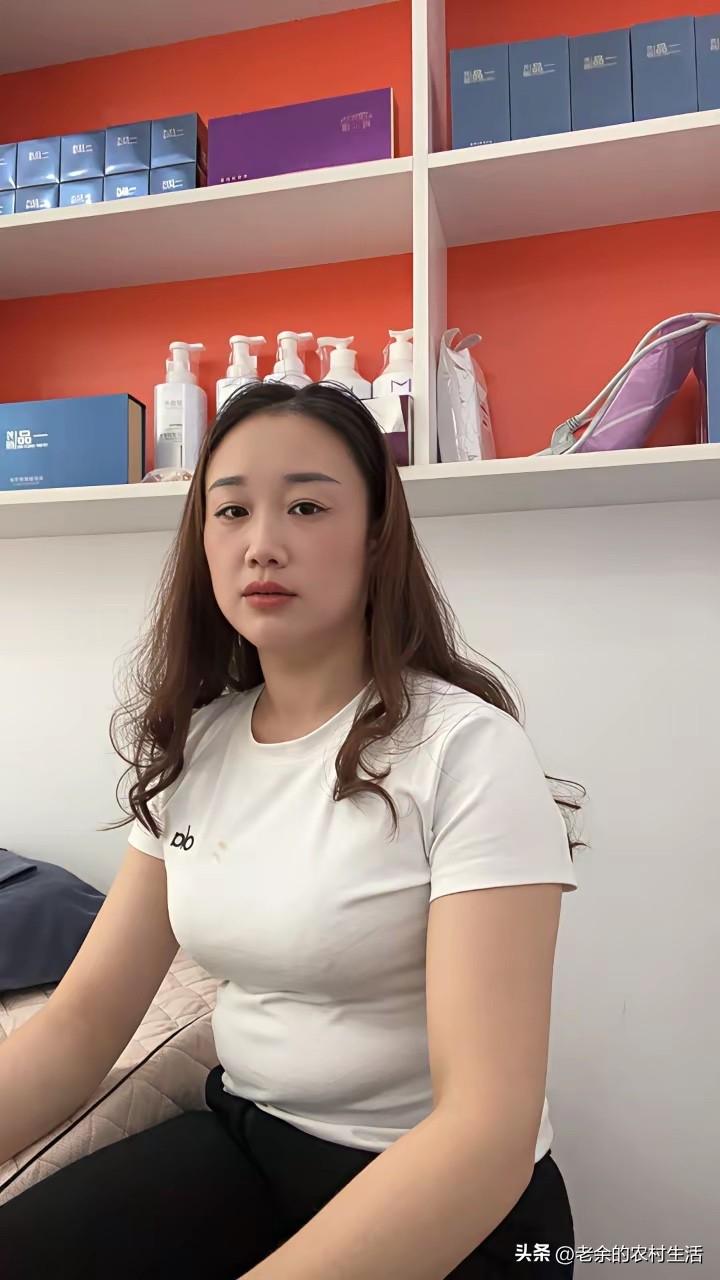 我的脾气很怪
亲戚朋友我都懒得走
更不要说人情世故了
我不去讨好谁
我也不希望别