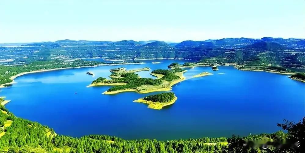 说起咱们南部县名气最大、走出四川火遍全国的景点，毫无疑问就是升钟湖，没有之一。