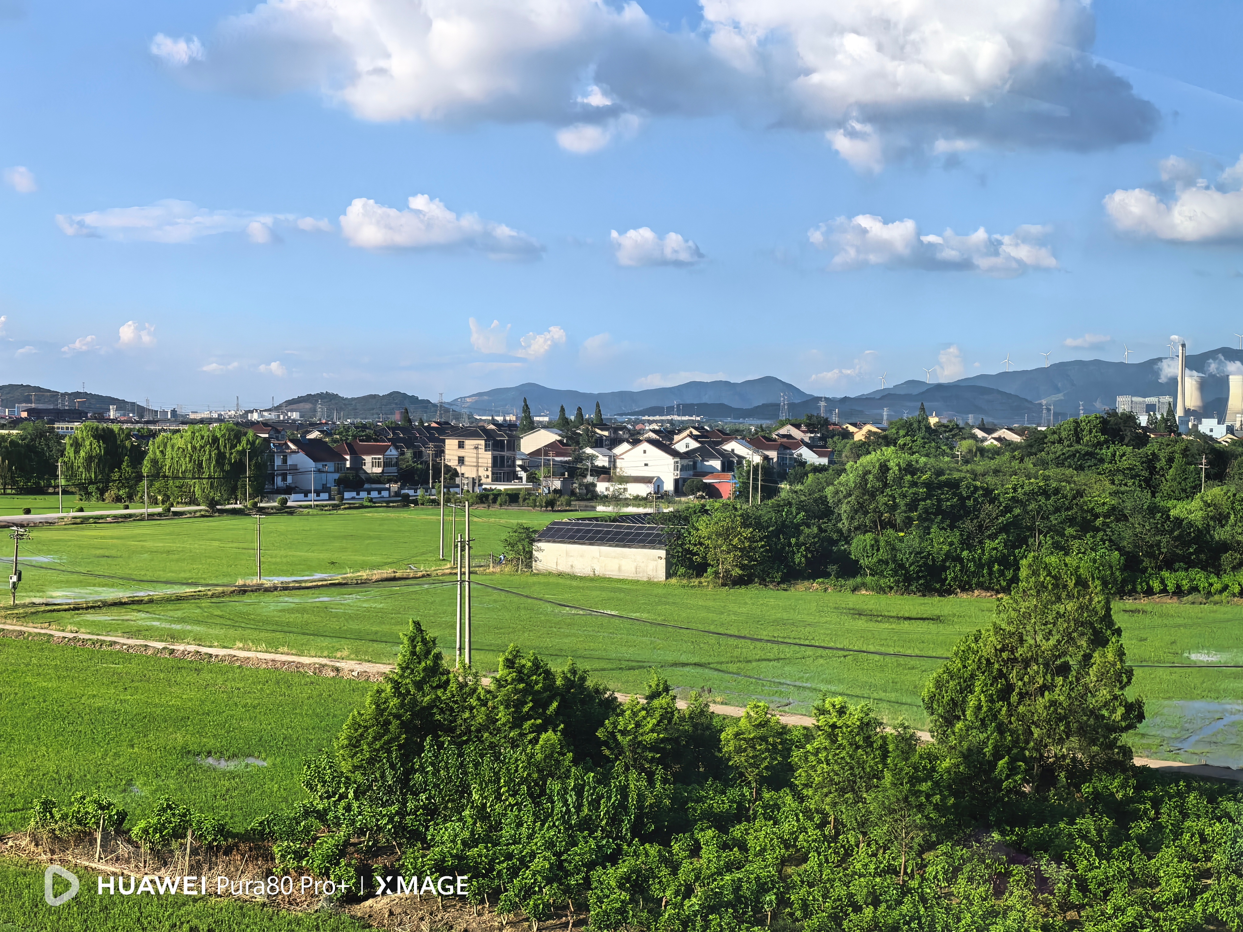 每次在长三角这边坐高铁，都会感叹，这地方真富啊，农村都是这么好看的小楼[good