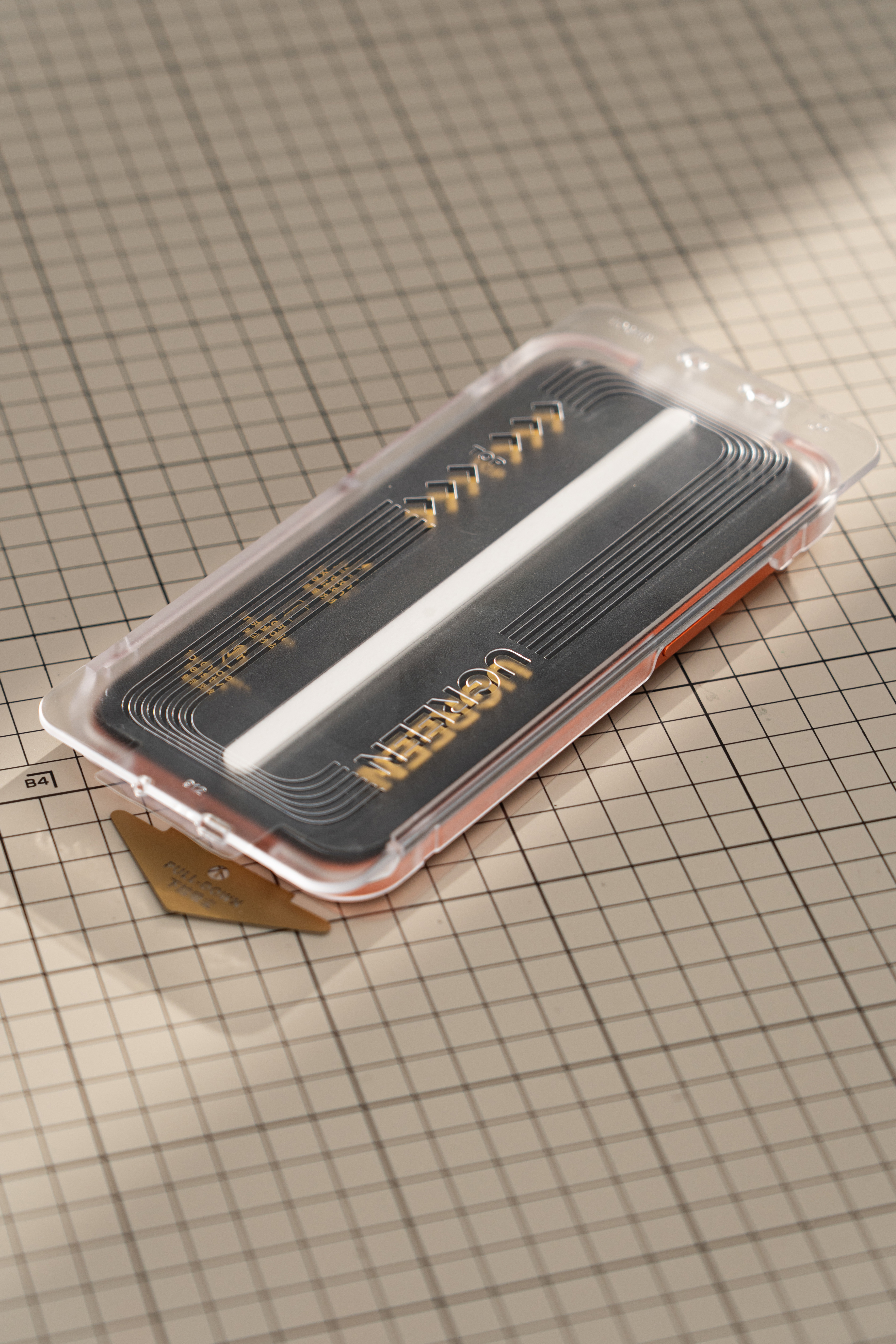 给手机贴个新保护膜，手感又重新恢复丝滑了这次贴的是绿联的钢化玻璃膜，直屏的爽点就