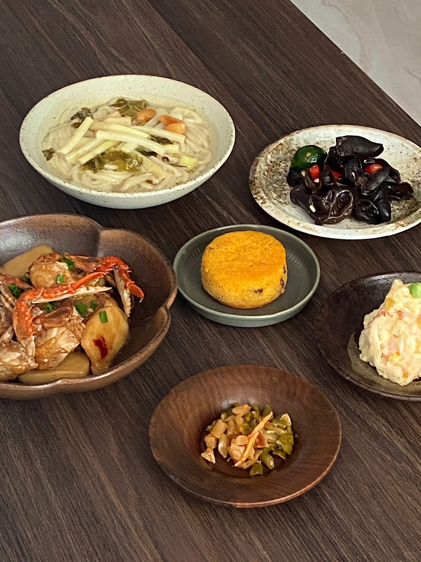早餐｜今天的早餐围绕着酸笋米线展开工作🍜