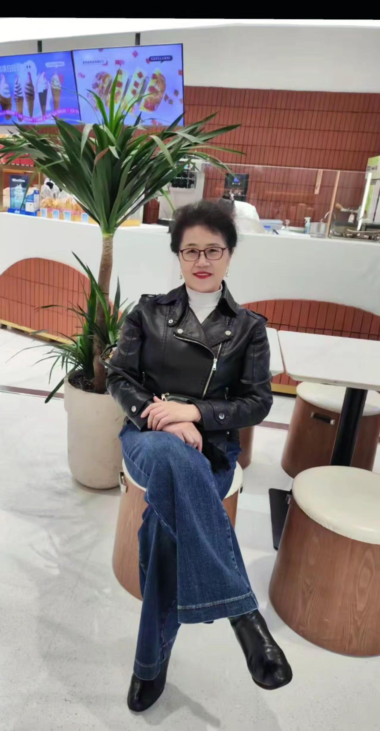 人间之美是真诚，心中之美是好友。一生之美是友情。