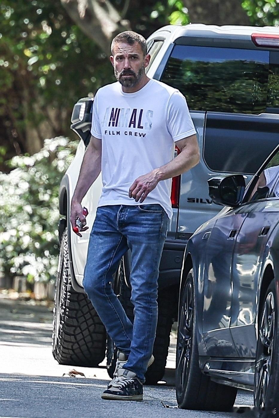 【高清】Ben Affleck makes a stylish appearan