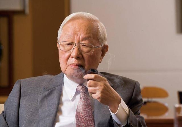台积电创始人张忠谋曾经再次语出惊人：“如果美国想扼杀他们，中国真的无能为力！”不