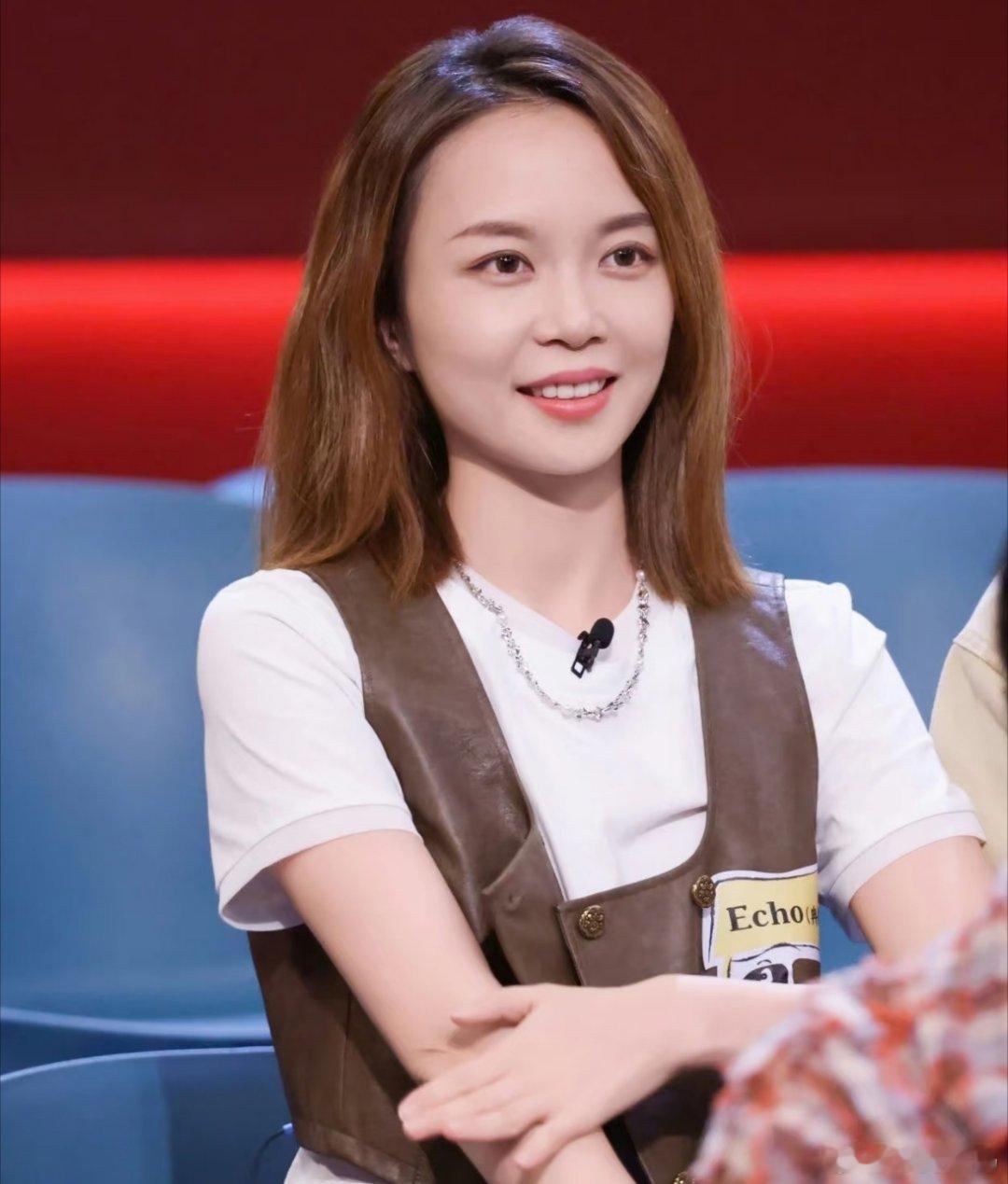 Echo说靠才华维持体面 舞台上的笑声是短暂的麻醉，台下的自卑是永久的印记，好在