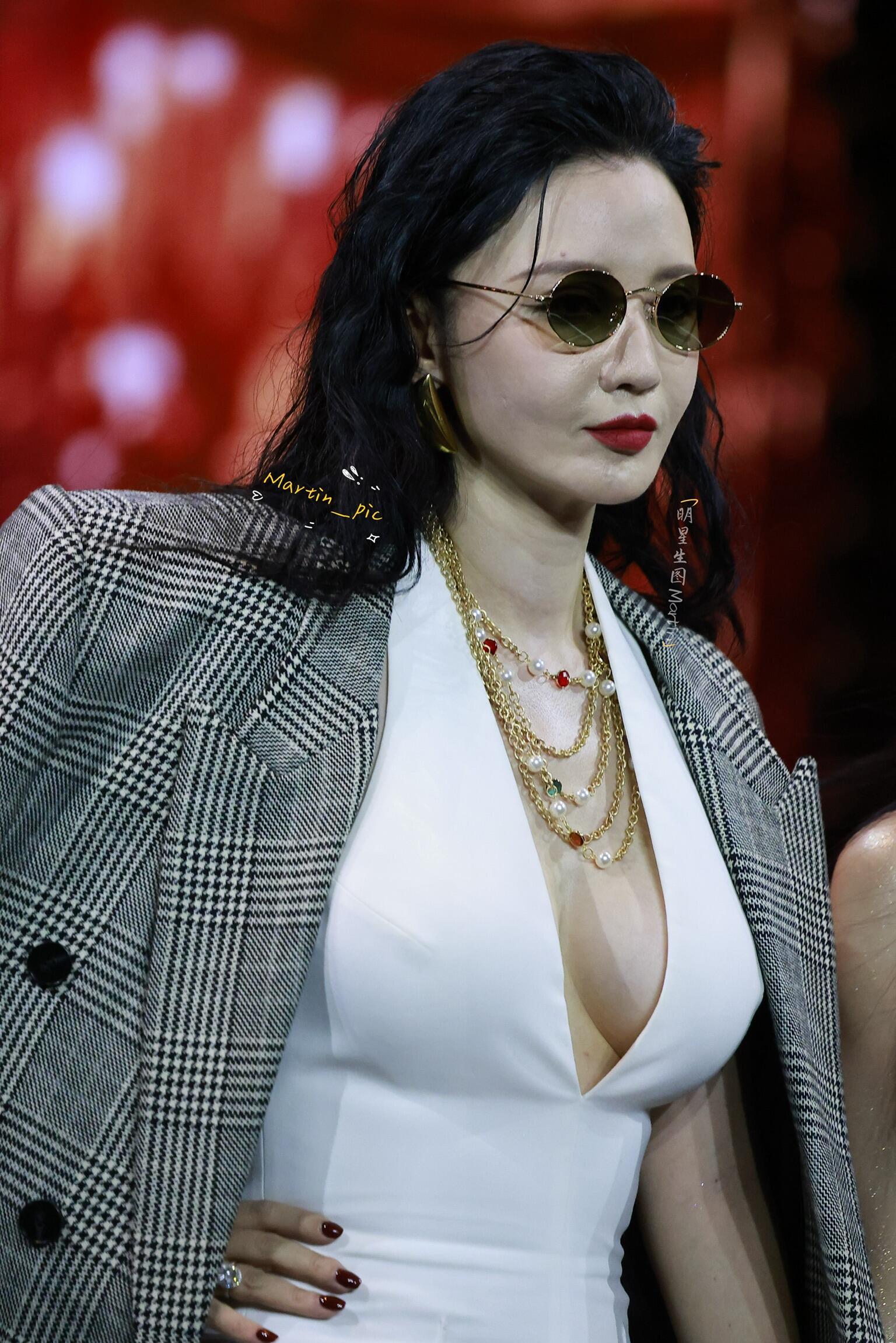大佬气质尽显的张萌 今天真的是女王殿下了！ ​​​