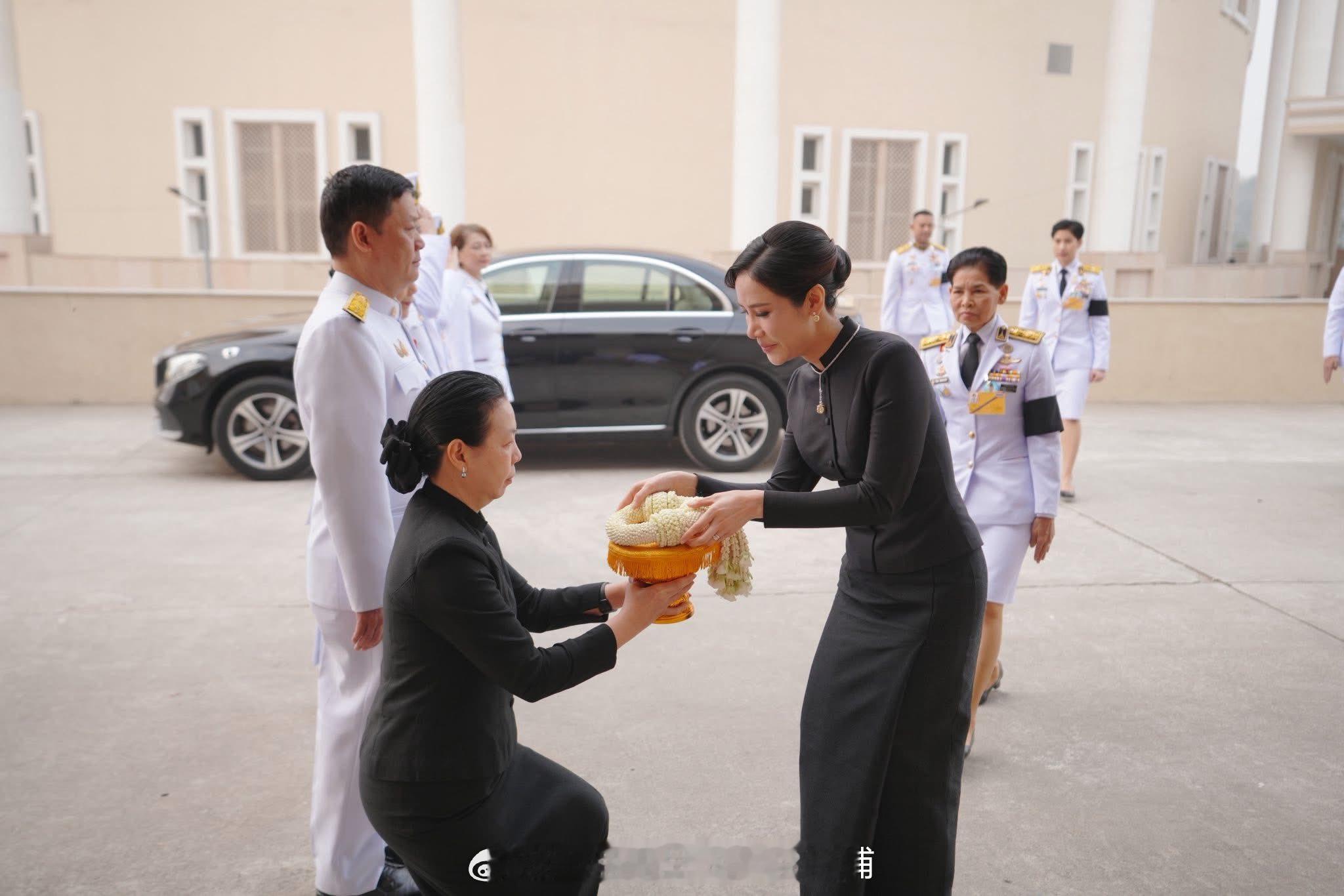 王室王室泰国王室诗妮妠 2026年1月25日，诗妮妠继续在酒店参加“通往佛法之船