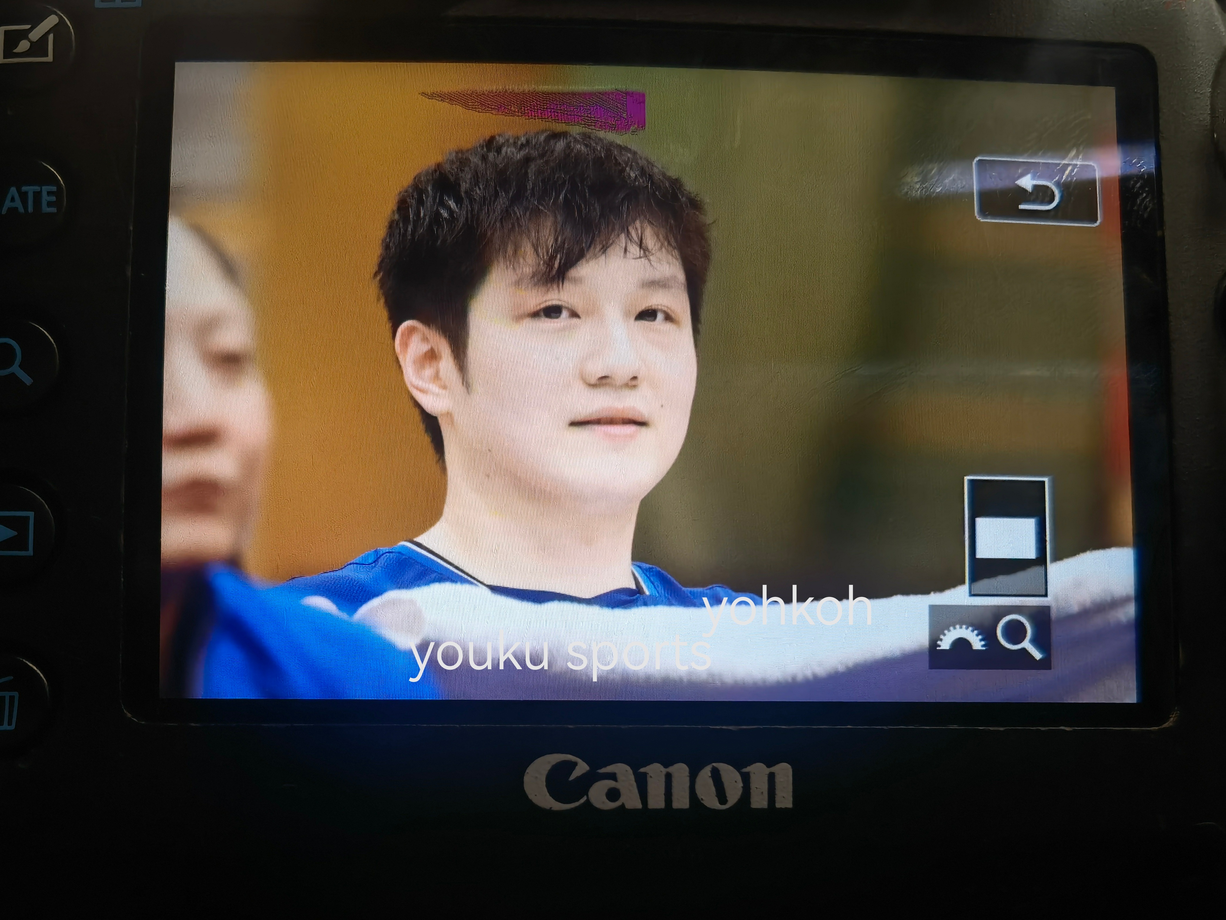 樊振东樊振东德甲德甲乒乓球联赛 汗津津的糯米团子