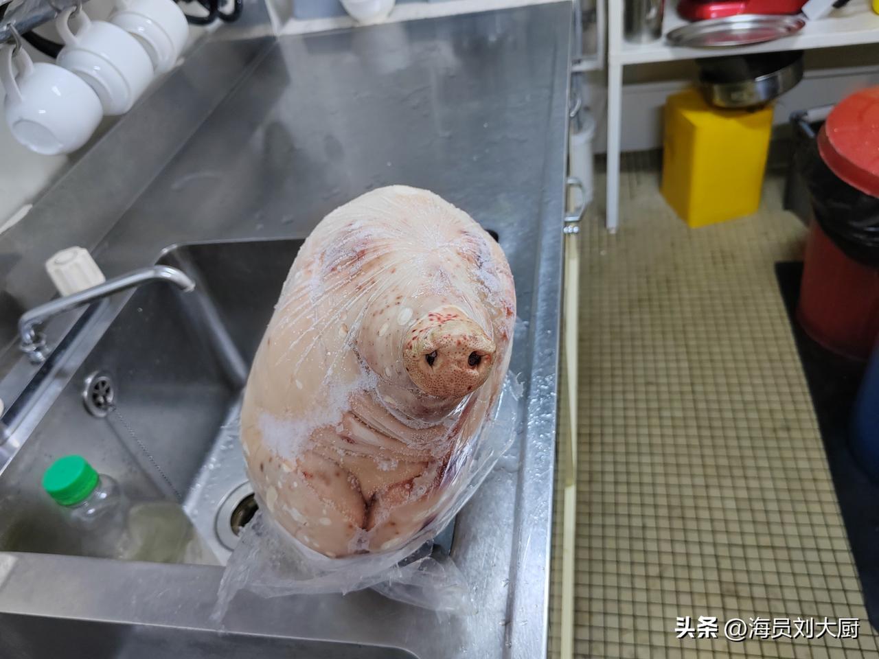 过春节的时候，船长就咨询过菲律宾船员，他们想吃什么，可以随便做（他们自己做），结