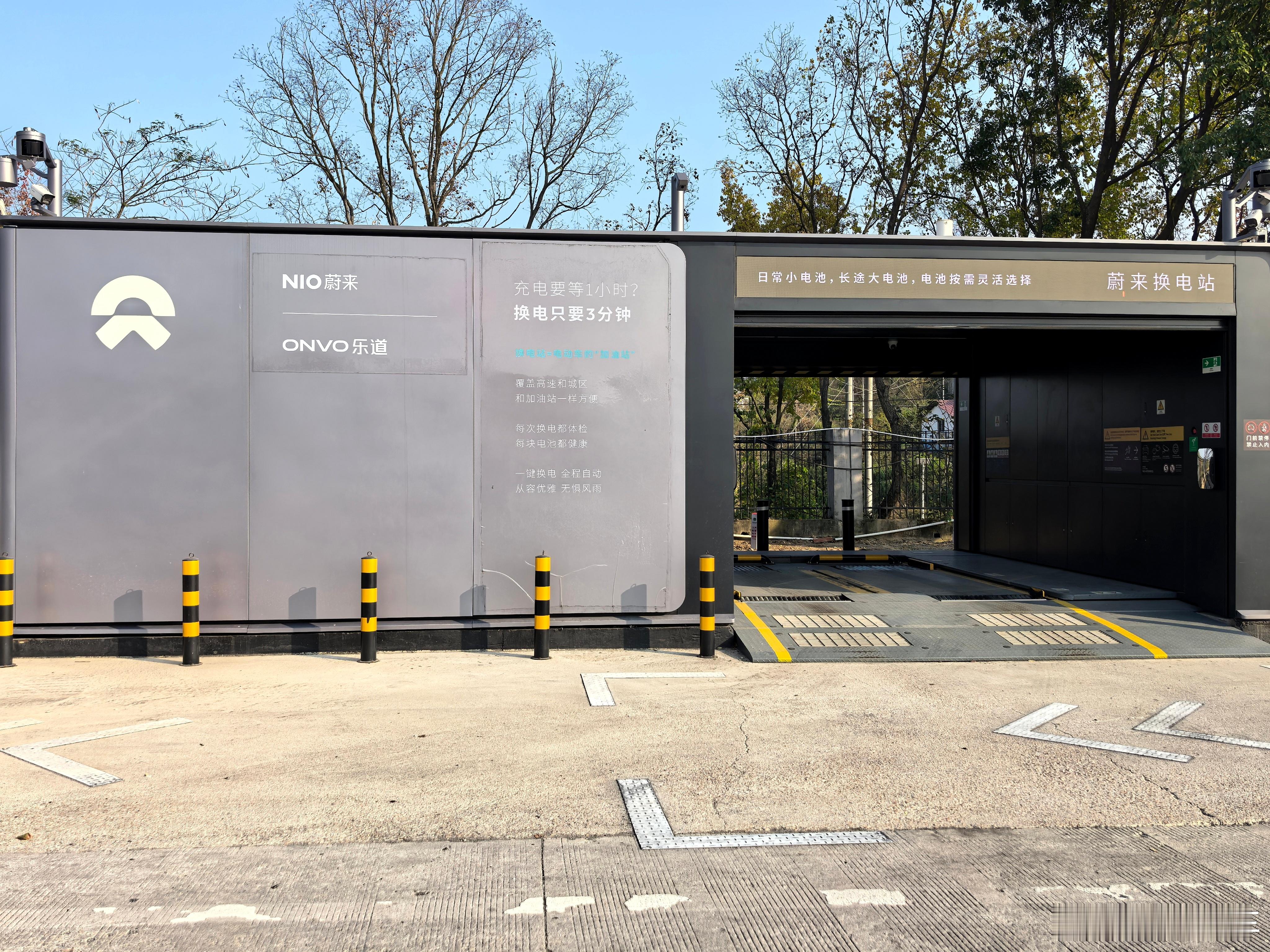 今天来换电站，给我的蔚来ET5T换电居然才花了3分钟，这速度比我买瓶水都快，属实