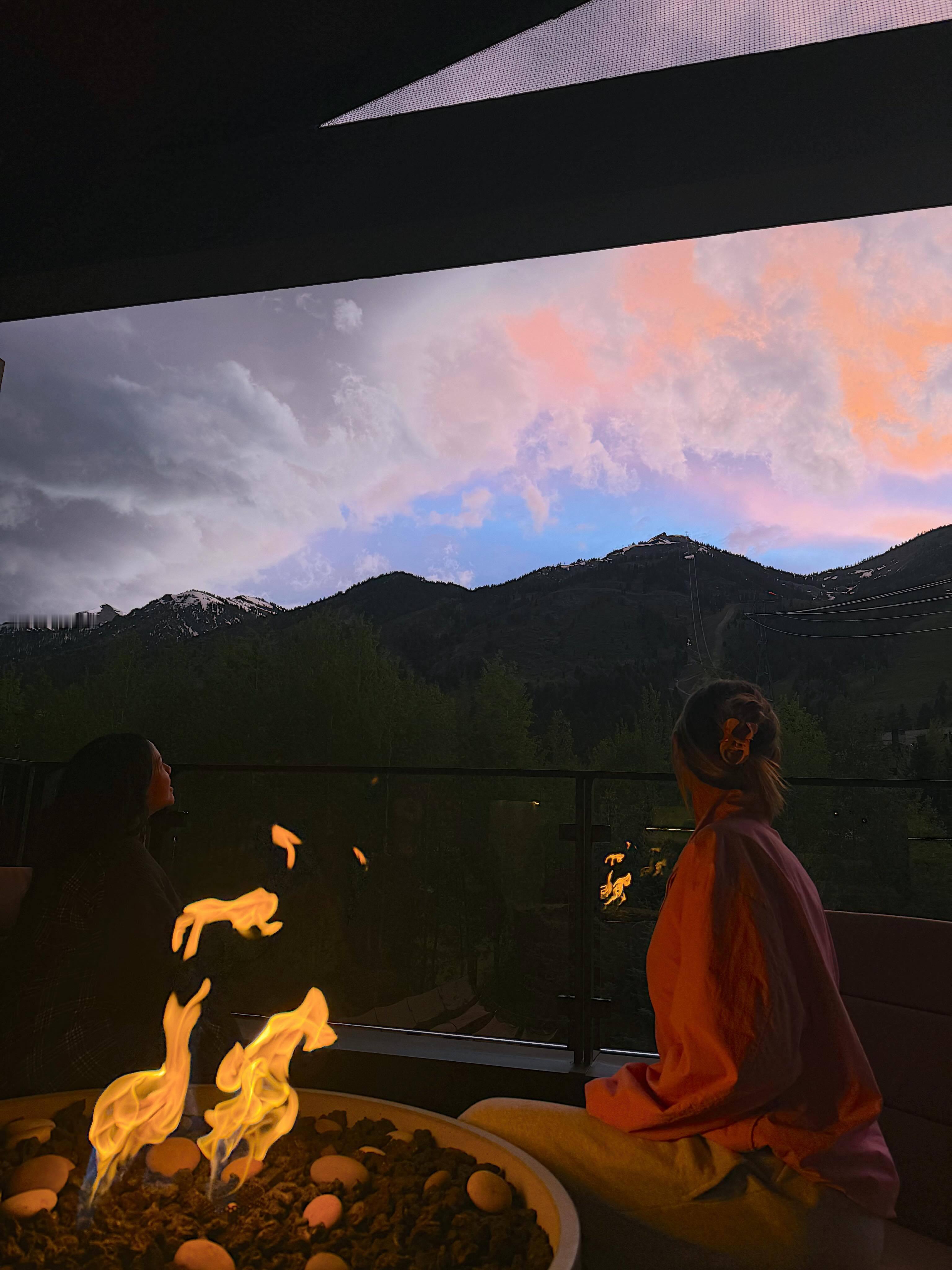 Gigi Hadid更新Instagram：“🪂”最近你Gi的生活 工作 家人