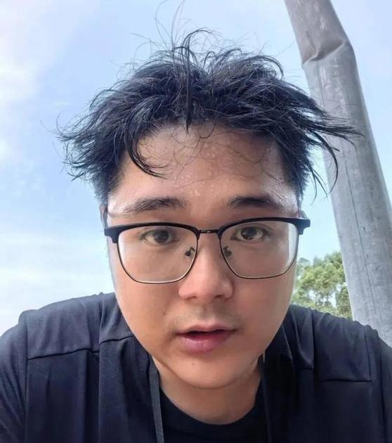 自发赶往广西救灾的志愿者党鑫蕊因劳累离世，他应该被评为烈士！

太可惜了！党鑫蕊