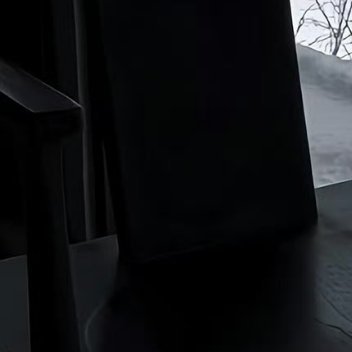 每一个平淡的日子都值得尊重，每一个还在身边的人都应该珍惜，愿你眼里有星辰，身边有