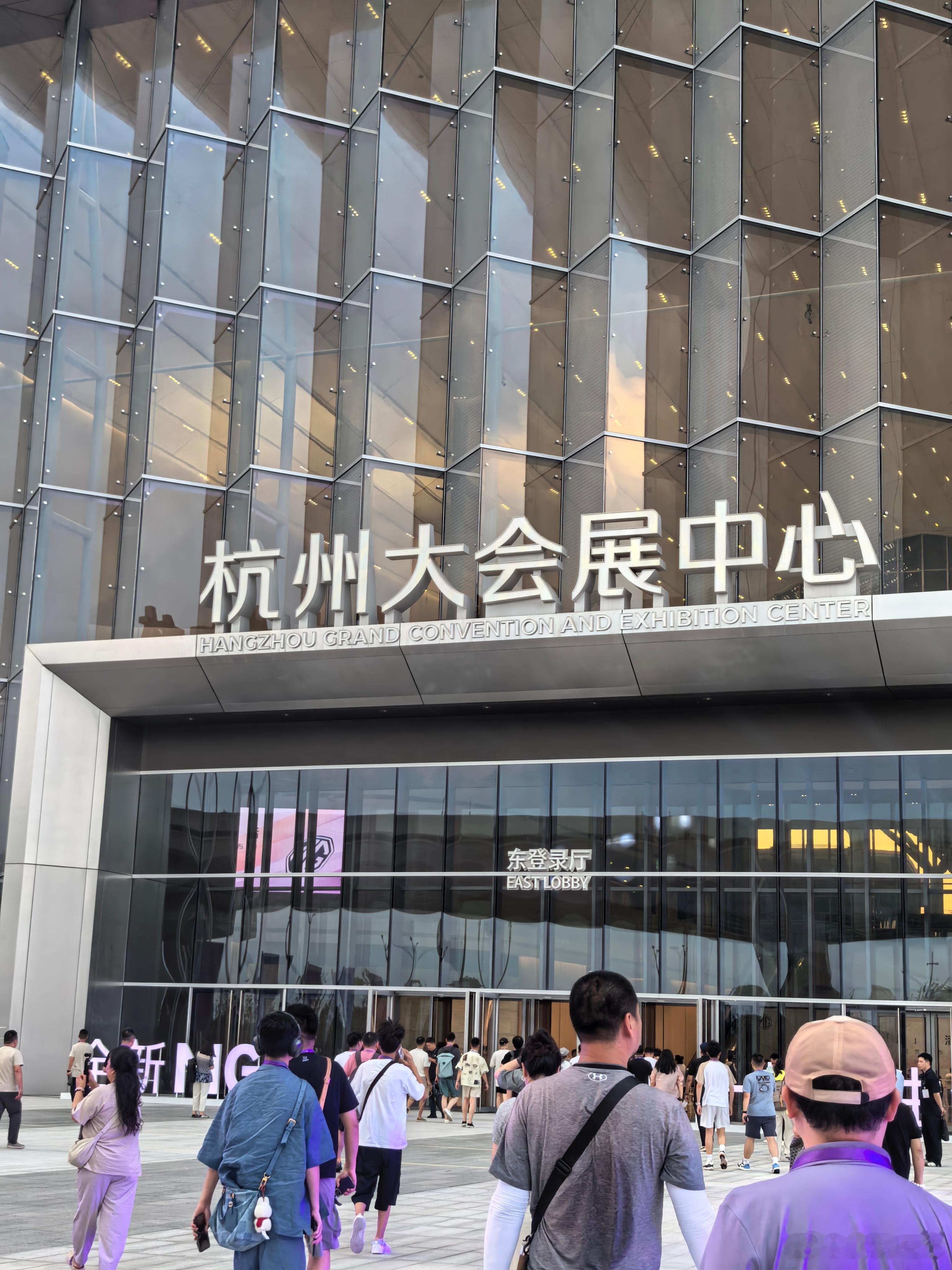 到现场啦，评论猜价格，抽6个现金红包🧧 ​​​全新MG419:30直播发布mg