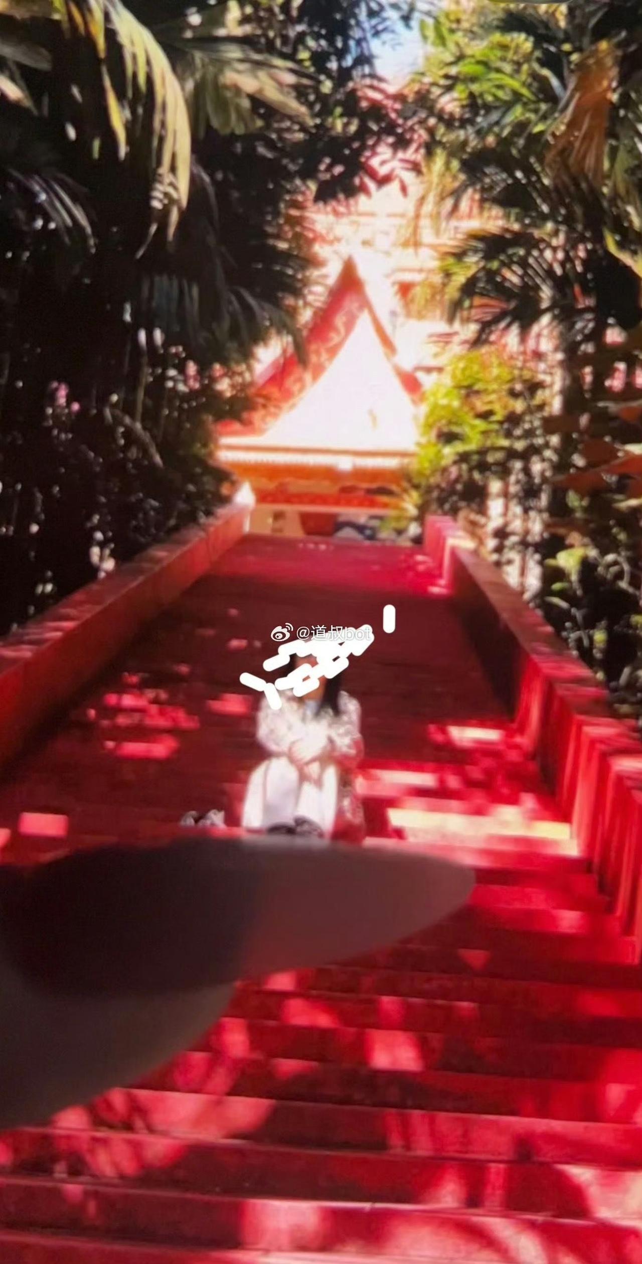 一网友自曝失业了，老婆还被别人撬走。他老婆喜欢打羽毛球，在羽毛球群里和一个 40