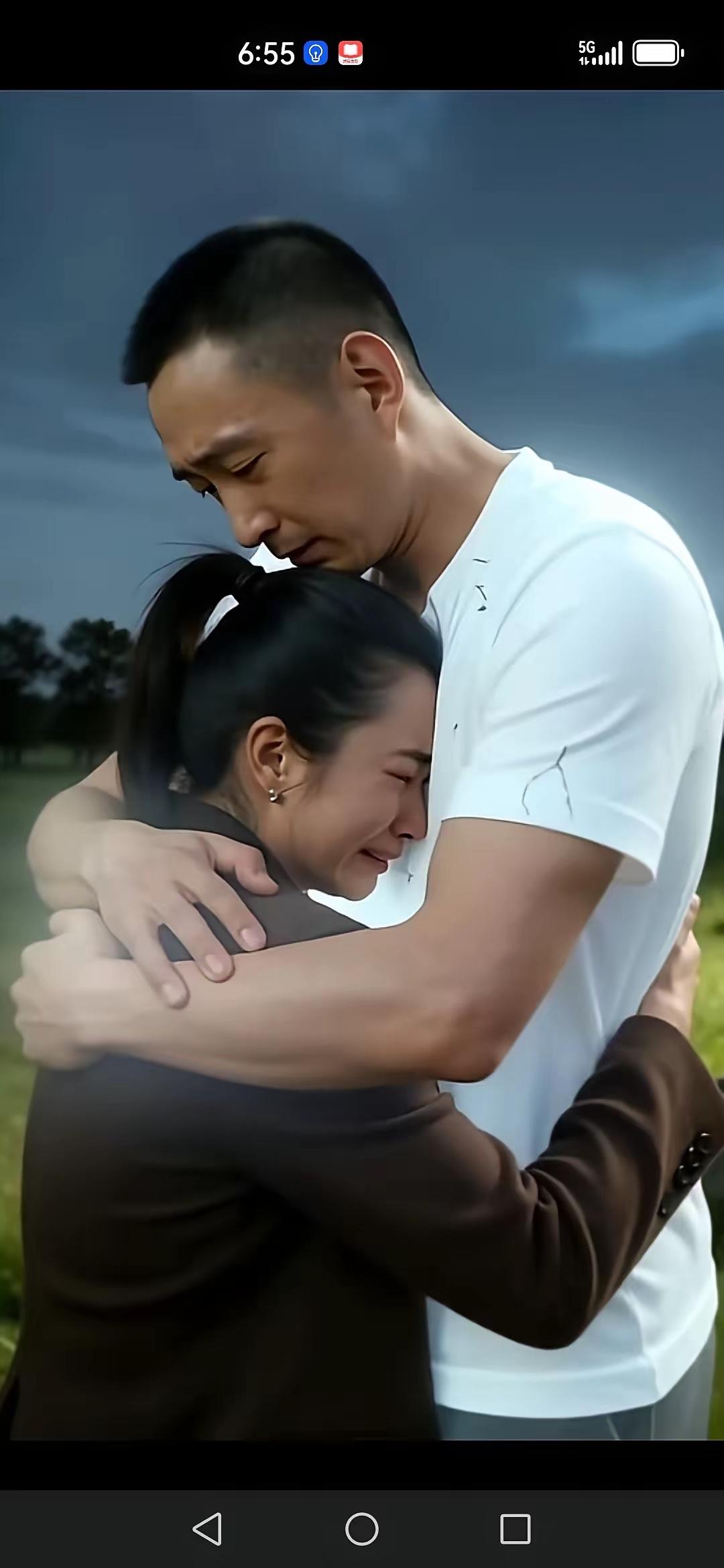 泪奔！丈夫去世一年后，妻子突然做梦梦见丈夫，丈夫上前抱住妻子说：我走了一年也不去