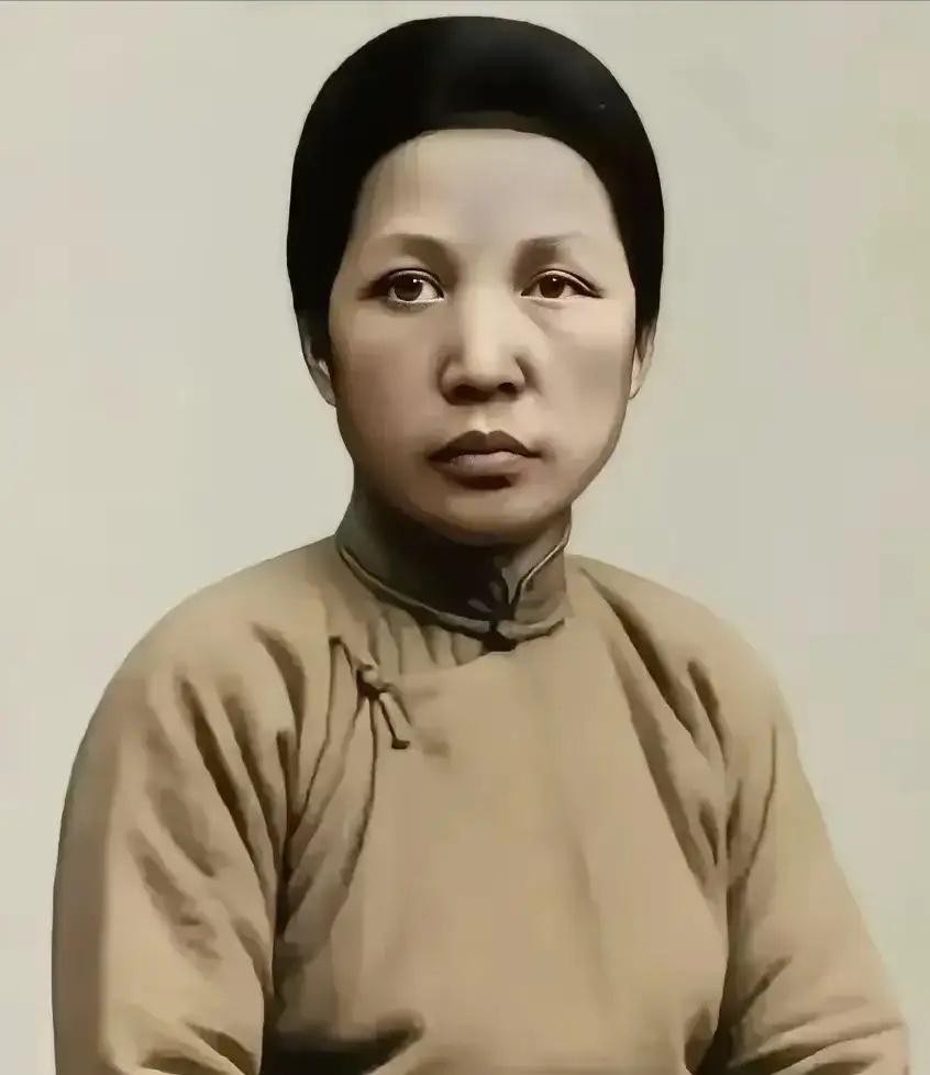 儿随母！毛主席长的很像他的母亲文七妹，慈眉善目，刚毅冷静，令人肃然起敬！

文七