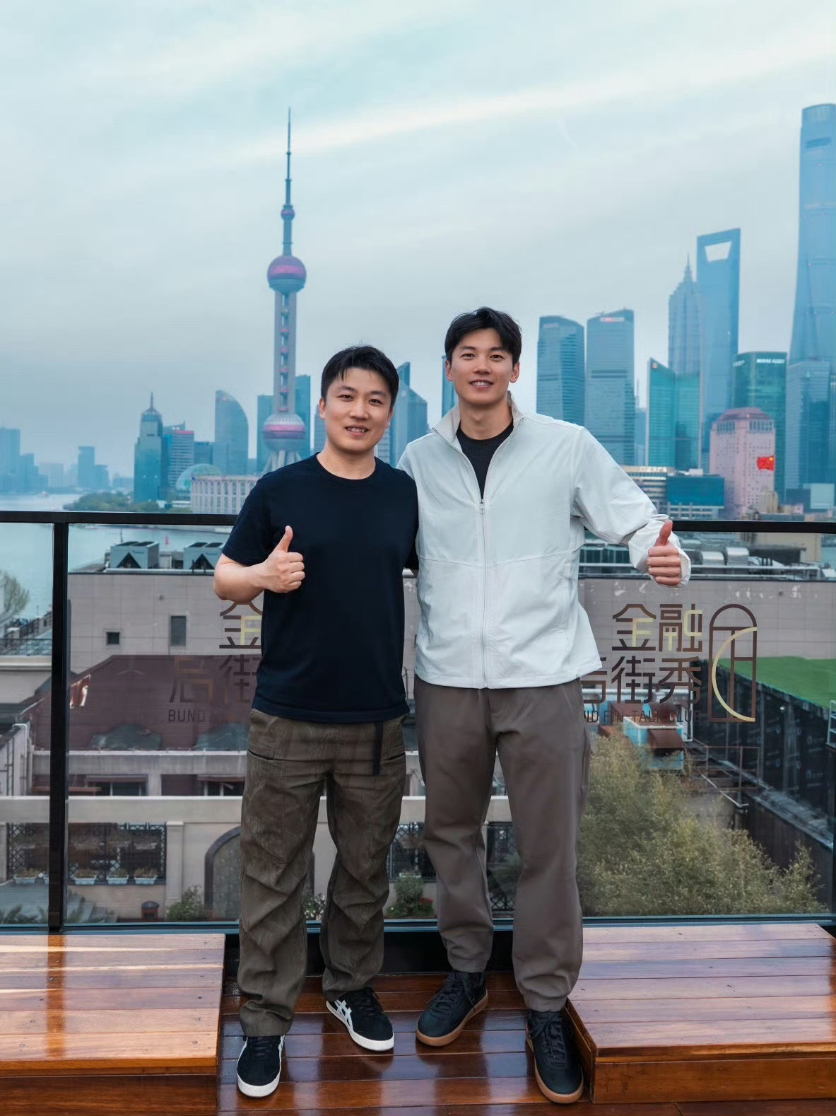 “在接触过的运动员与名人中。汪顺的涵养以及平易近人是少有的。”via新民周刊的记